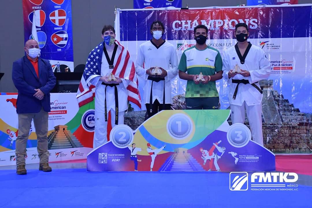 El quintanarroense subcampeón mundial de taekwondo se quedo con la medalla de bronce en el Campeonato Panamericano de Taekwondo realizado en Cancún, el oro fue para el cubano Rafael de Alba luego de superar en la final al norteamericano Jonathan Healy.

facebook.com/10260714874966…