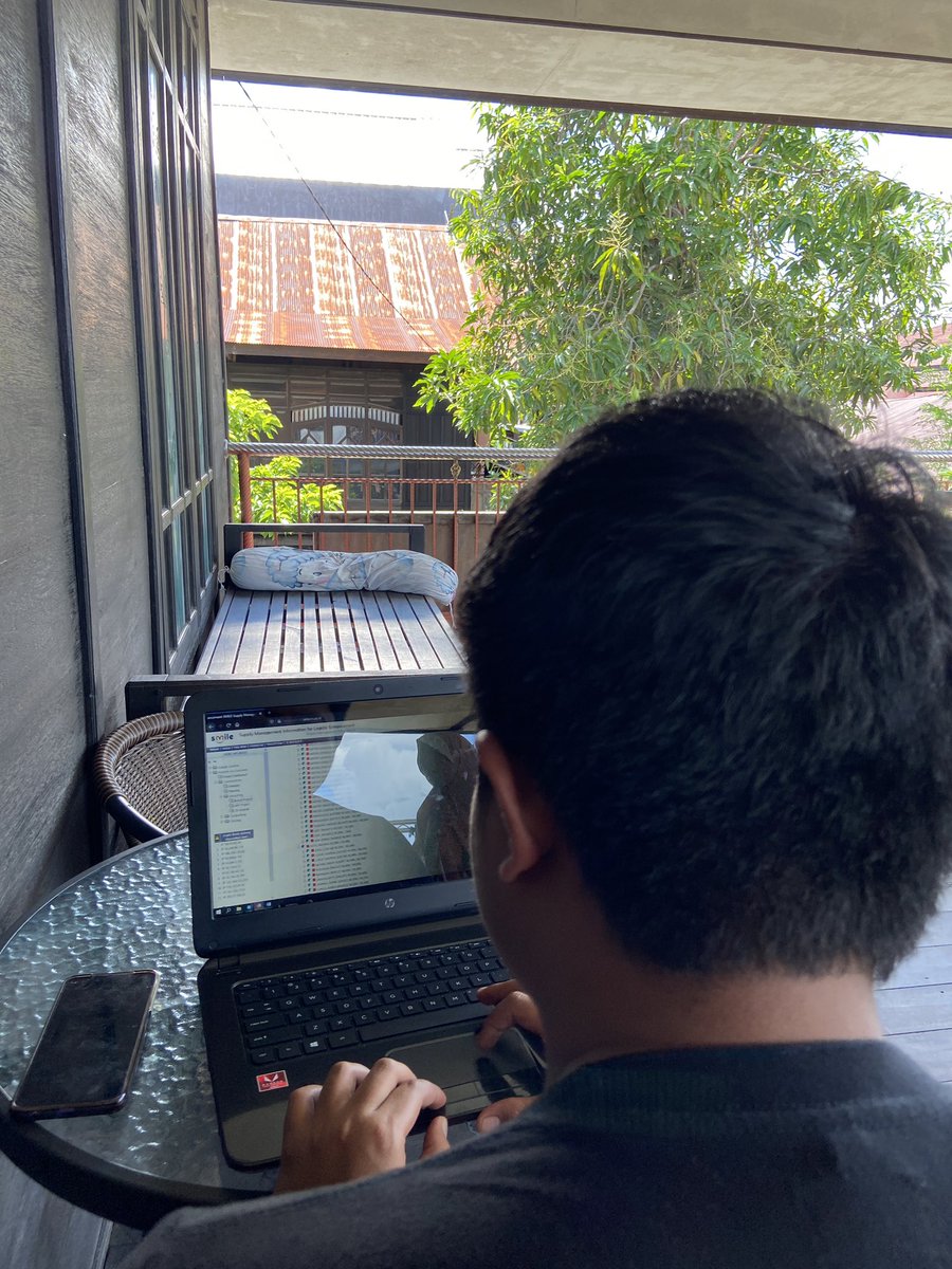 Walaupun lagi cuti, aku dan suami gak bisa jauh dari laptop.. Tetap stand by monitor kerjaan.. Tapi semua tersolusikan dengan adanya indihome.. Jaringan indihome yang kencang dan stabil membantu kami berdua dalam mengakses aplikasi kantor dimanapun itu..