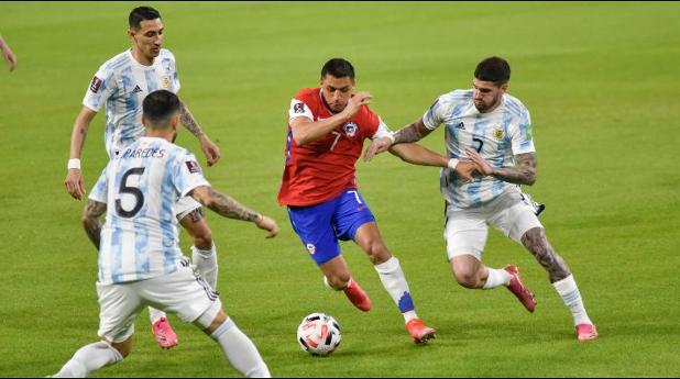 GolMaster_cl's tweet photo. ⚽️ Chile consigue un trabajado y batallado empate frente a Argentina ⚽️

👉 https://t.co/nr2uwKsOxY

#GolMaster #ClasificatoriasSudamericanas #SelecciónChilena https://t.co/Gbac3hWBnX