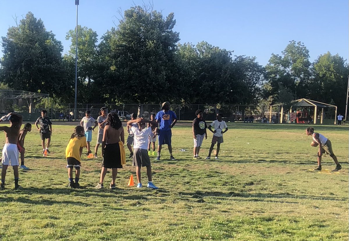 CoachLeach3's tweet photo. Watching our kids GRIND it out and get ready for the fall. Our future is BRIGHT!!! #jrpacers @streetsavvyGMG @grant_union @brookins_mervin @thompsonsctg @CReedGHS https://t.co/DlSFONzuy8