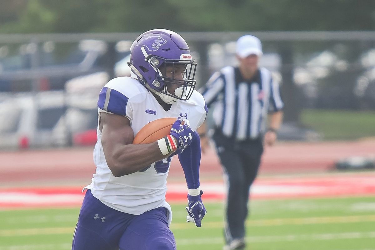 AvanteSavage's tweet photo. #AGTG  After a great talk with @MikeBabcock44 I am blessed to receive my first offer from @Mckendree_FB  @PhillipsWildca1 @EDGYTIM https://t.co/MxOQ33UdfD