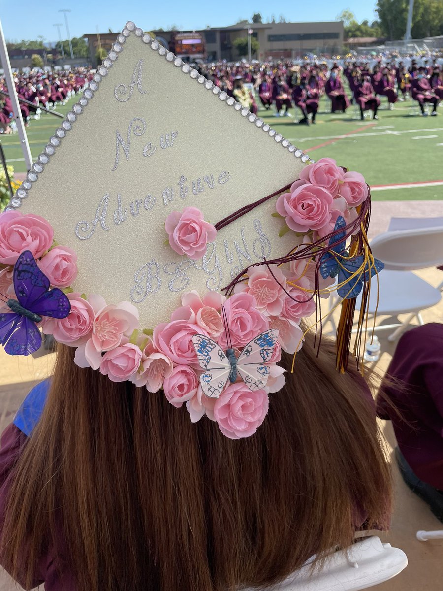 SUHSDTIDE's tweet photo. Congratulations M-AHS Class of 2021. What a momentous way to end this year. https://t.co/zwCa5GBr3X