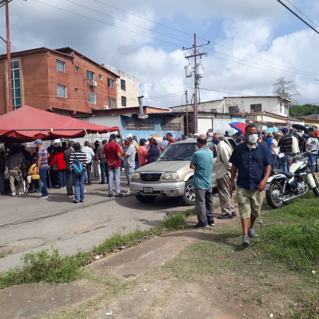 mcrivas's tweet photo. @dgnb64 En Maturin también está súper organizado. Sana distancia https://t.co/LKwZPEDu0M