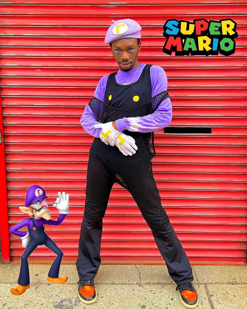 moodbytai's tweet photo. “Weh-heh”
Day 3: Waluigi
#CosTOONJune #RoyalTai #CoutureCosplay #Waluigi #SuperMario #MarioBros #blackcosplayer #PasLeMode #AirJordans #Jordan1s boooo https://t.co/I75wUjWS8R