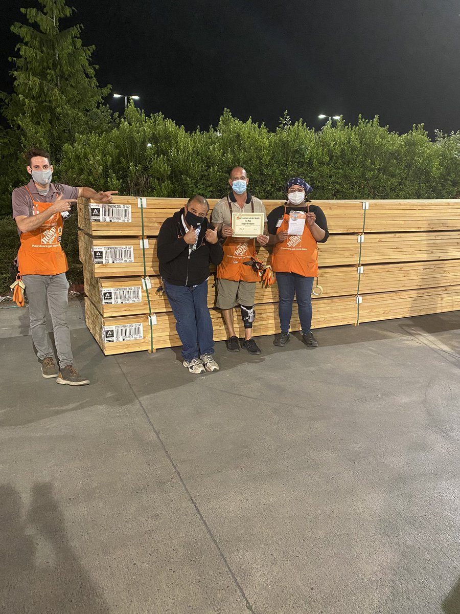 Masm @dylan_jaz recognized D21/22 Associate of the month Sergio and Grace for her outstanding contributions to the department and store. #4030Strong <a href="/Nicole_L13/">Nicole Lindgren</a> <a href="/dawnlynnhudson1/">dawnlynnhudson</a> <a href="/AndreaMezeske/">Andrea Mezeske</a>
