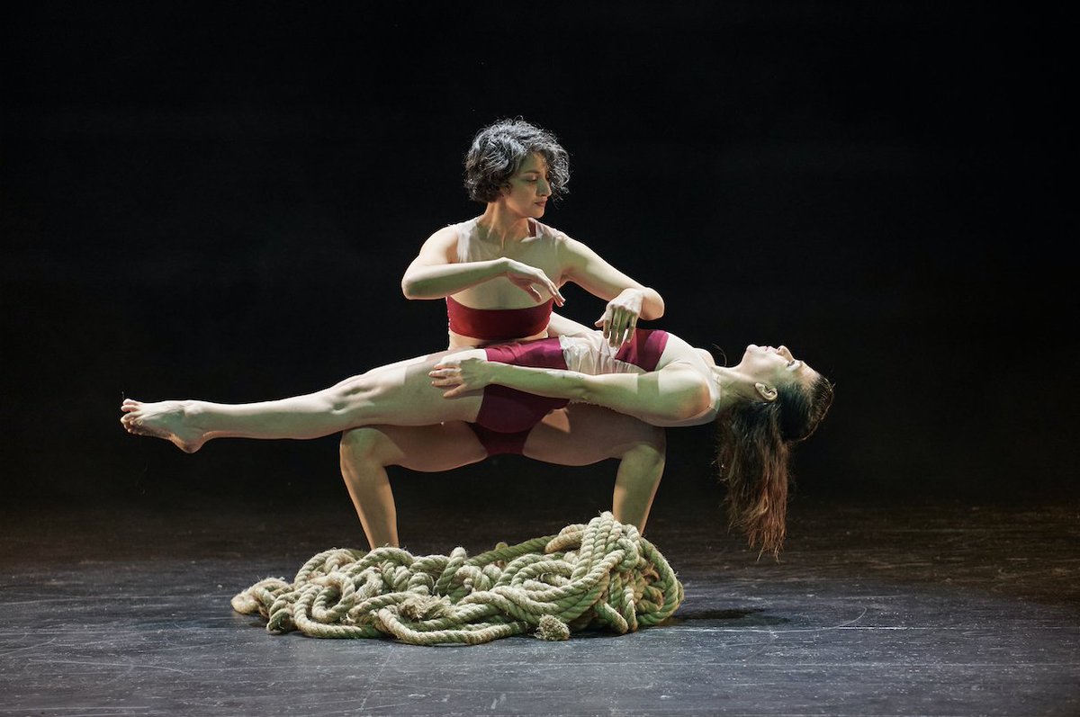 El <a href="/teatrotemuco/">Teatro Municipal Temuco Camilo Salvo</a> rendirá homenaje a la danza regional con el estreno online de "¿Qué diría Eva?". Más detalles, aquí: bit.ly/3fOD6cW