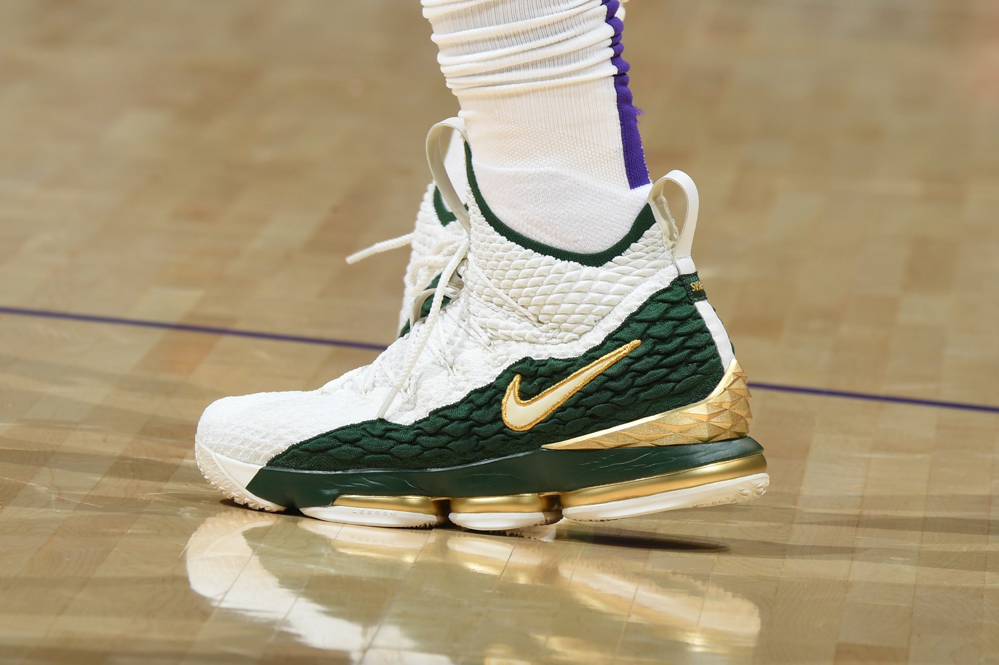 lebron 15 svsm