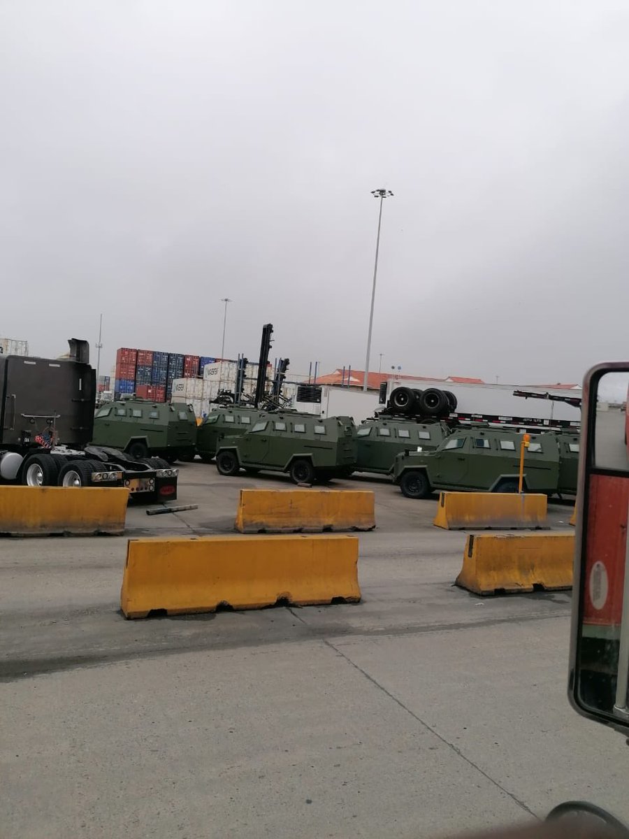 Panamainfomado's tweet photo. Nos llega esta imagen que está circulando en redes sociales de carros blindados antimotines que son utilizados en Chile y que llegaron a los muelles de Panamá posiblemente para la unidad de control de multitudes de la Policía Nacional de Panamá para ser utilizados en el país. https://t.co/vshkkpvHG6