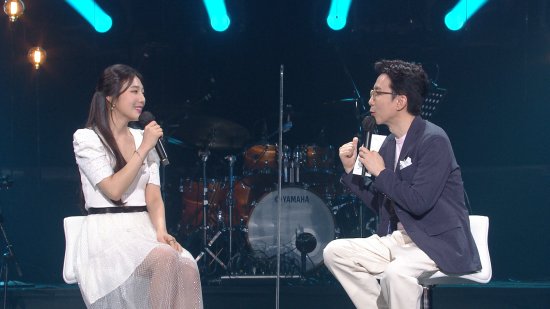 5REDVELVET's tweet photo. [PRESS] 210604 #JOY will talk about her first solo album and perform <Hello> and <Day By Day> live on Yoo Hee Yeol's Sketchbook tonight 12:30AM KST.

#REDVELVET @RVsmtown 
https://t.co/EJezYaqbxy https://t.co/rBIJqFGCuj