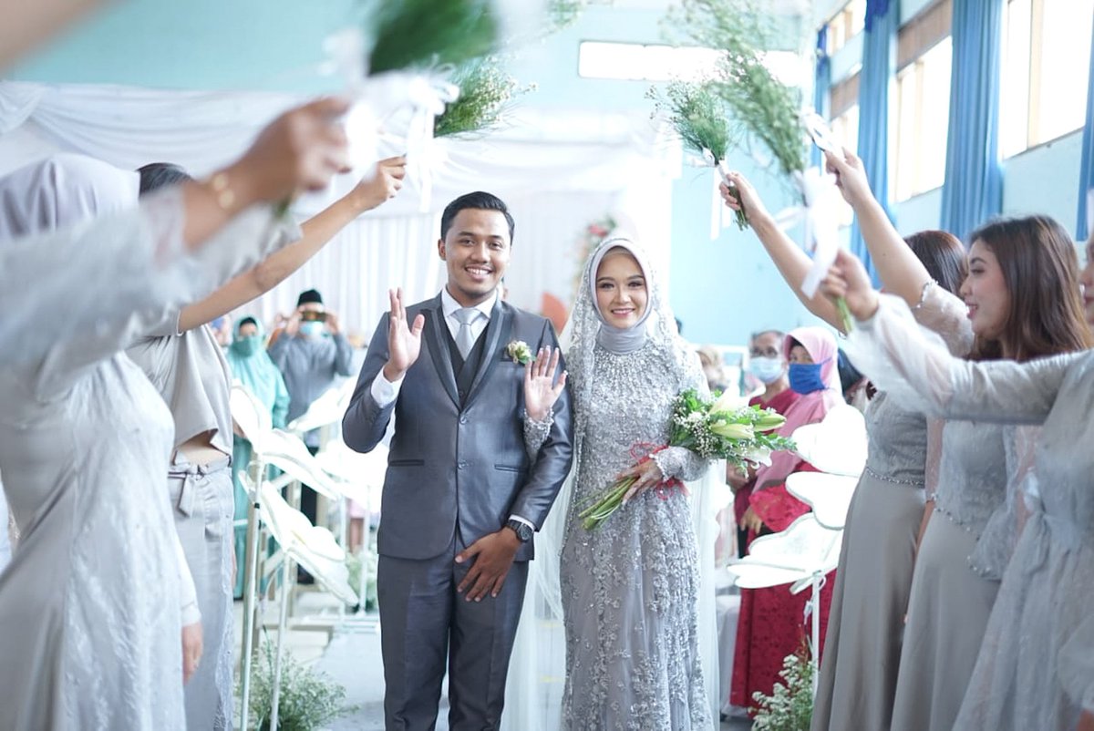 pujapro's tweet photo. Pernikahan Elfira ❤️ Deny
.
#makeupartistmagelang #periasmagelang #muamagelang #muamuntilan #makeupartistmuntilan #periasmuntilan #weddingplannermuntilan #pujamuamagelang #paketpernikahanmuntilan #weddingplannermagelang #paketpernikahanmagelang #balaimusliminmagelang https://t.co/JQyOQfcvUw