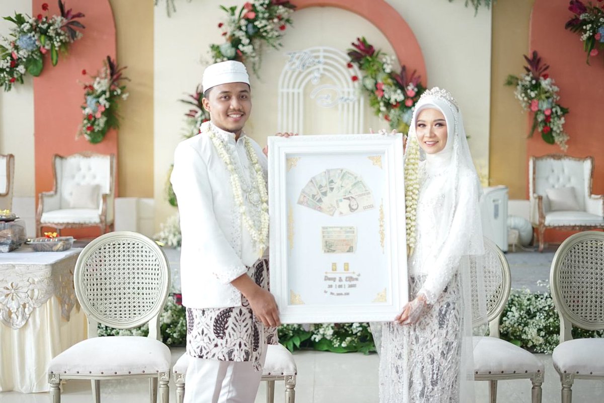 pujapro's tweet photo. Pernikahan Elfira ❤️ Deny
.
#makeupartistmagelang #periasmagelang #muamagelang #muamuntilan #makeupartistmuntilan #periasmuntilan #weddingplannermuntilan #pujamuamagelang #paketpernikahanmuntilan #weddingplannermagelang #paketpernikahanmagelang #balaimusliminmagelang https://t.co/JQyOQfcvUw