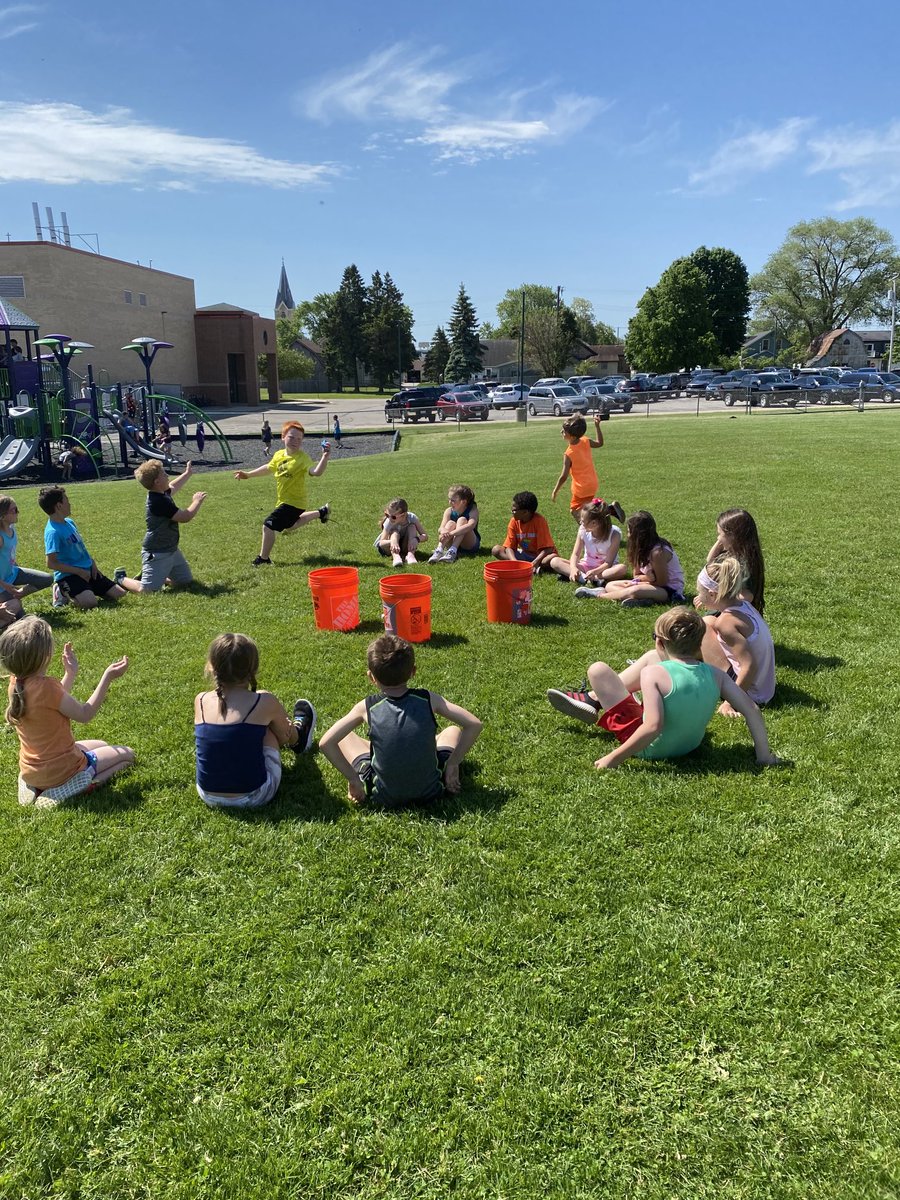 MissSears112's tweet photo. A few last pictures from field day! #KSDpride https://t.co/vyviSznxg8