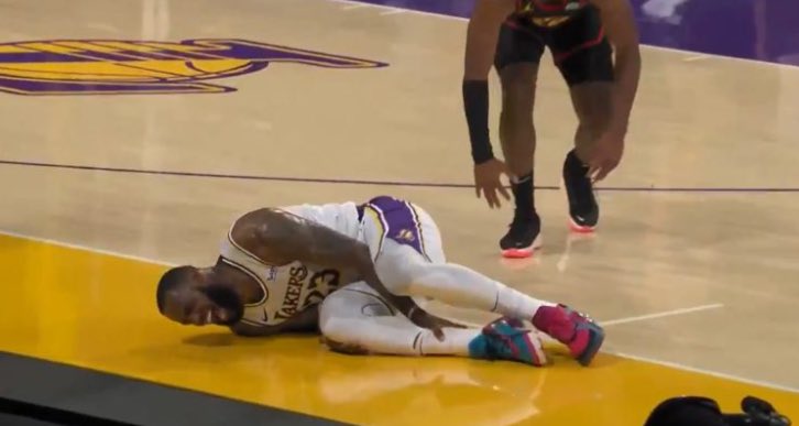 emanuelgodina's tweet image. Everyone contender should seriously thank Solomon Hill.

Feels like light years ago LeBron was the leading candidate for MVP before this happened.