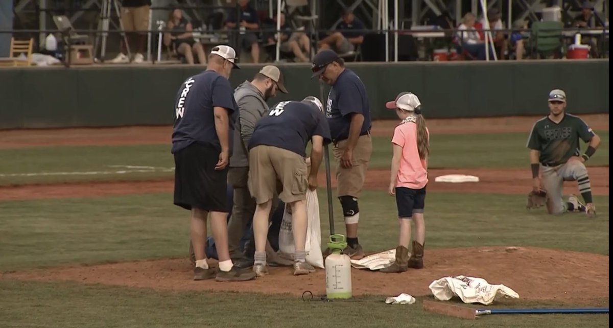 NAIABall's tweet photo. Long break in the action here as they work on the pitchers mound...  Nothing like a sixth inning stoppage in the national championship. 

@NAIABaseballPro #NAIAProblems https://t.co/jRJWtCG0Bc