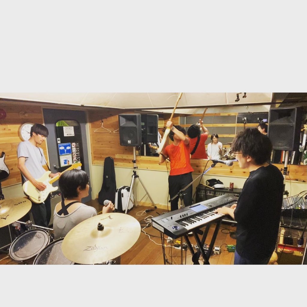 paless1's tweet image. 2021.6/3
吉祥寺Warpスタジオにて練習DAY🐀

ジャムセッションしたり、定番曲の練習などを行った夜でした。

6月26日(土)@waseda_rinen でLIVE出演が決まっているので、どうぞよろしくです💪💪💪

#PALESS
#エクスペリメンタルポップバンド
#experimentalpop