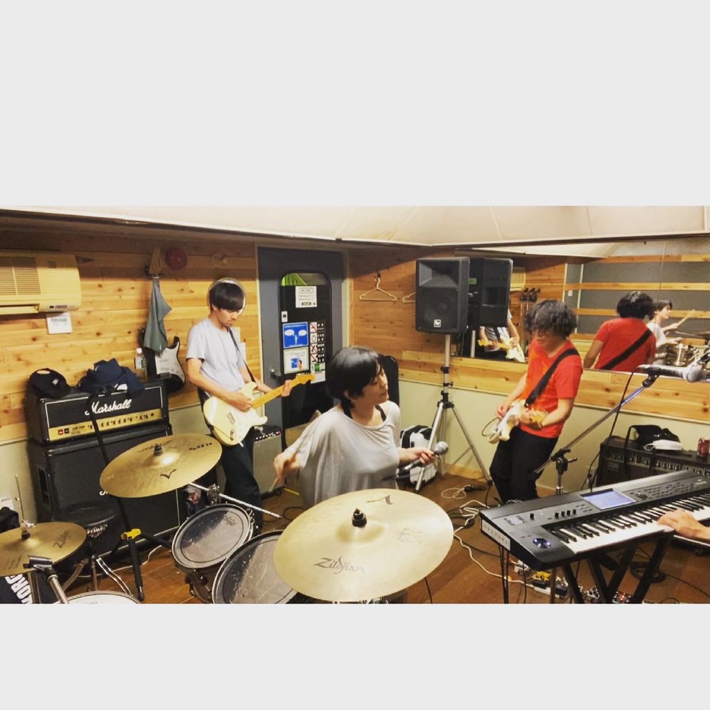 paless1's tweet image. 2021.6/3
吉祥寺Warpスタジオにて練習DAY🐀

ジャムセッションしたり、定番曲の練習などを行った夜でした。

6月26日(土)@waseda_rinen でLIVE出演が決まっているので、どうぞよろしくです💪💪💪

#PALESS
#エクスペリメンタルポップバンド
#experimentalpop