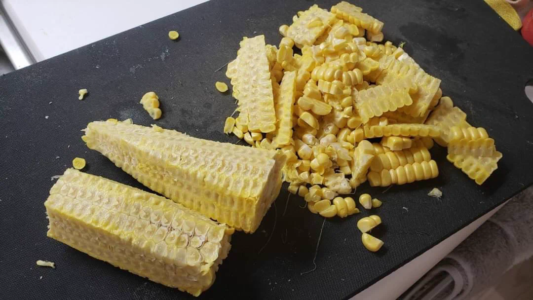材料を入れたら後は炊飯器にお任せ！とっても簡単なトウモロコシレシピ！