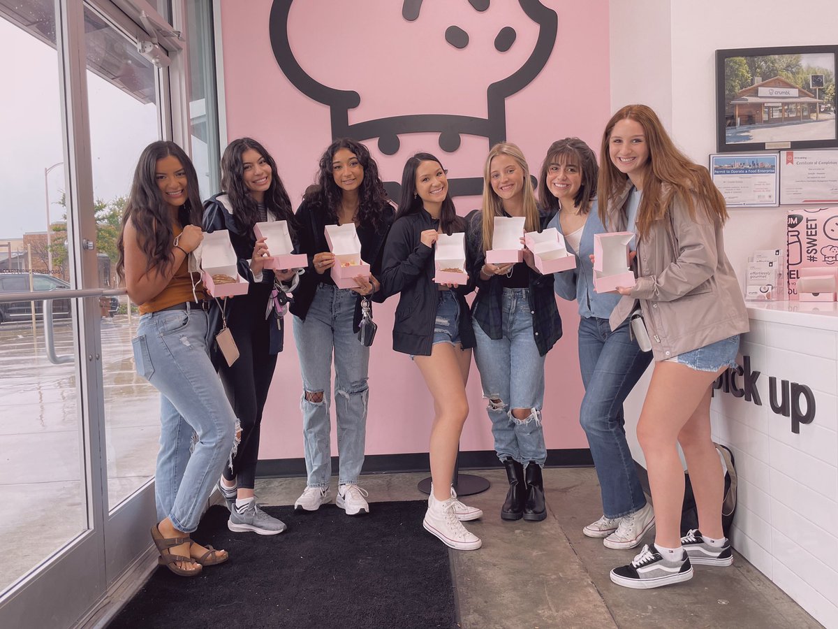 RoyaltyCrhs's tweet photo. LINE CAMP DAY 3!!! Our squads had so much fun on their squad dates today! ✨🤍 #linecamp #herecomesthesun #royalty2122 https://t.co/S2w1Qxya6D