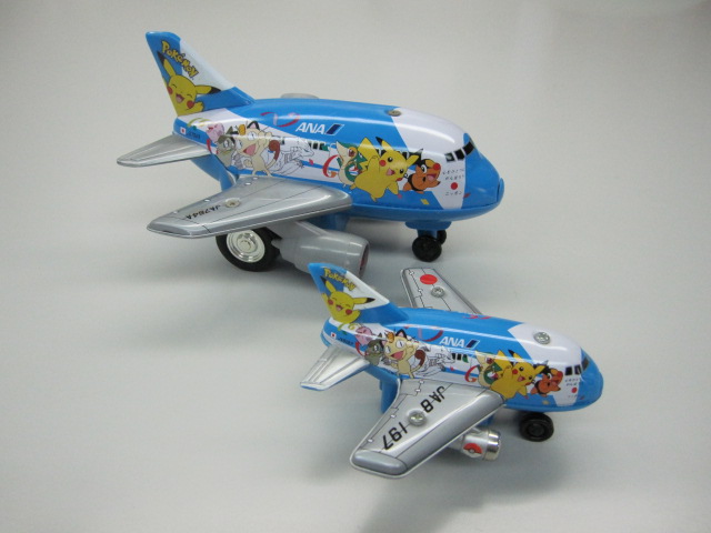 ひこうきのおもちゃ屋 丸彰 公式 懐かしの ピースジェット の紹介です 現在は販売を終了しております 心をひとつに がんばろう ニッポン Ana 飛行機 ポケモン ピカチュウ ブリキの飛行機 ブリキ おもちゃ 丸彰 ひこうきのおもちゃ屋