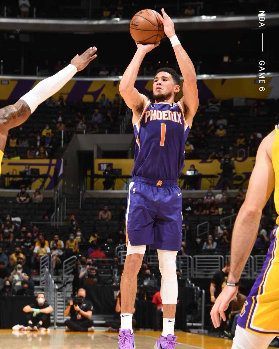 Devin Booker in the first half of Game 6:

◻️ 33 PTS
◻️ 11-for-16 FG
◻️ 7-for-8 3PT

Suns with a 62-41 lead over the Lakers at halftime.