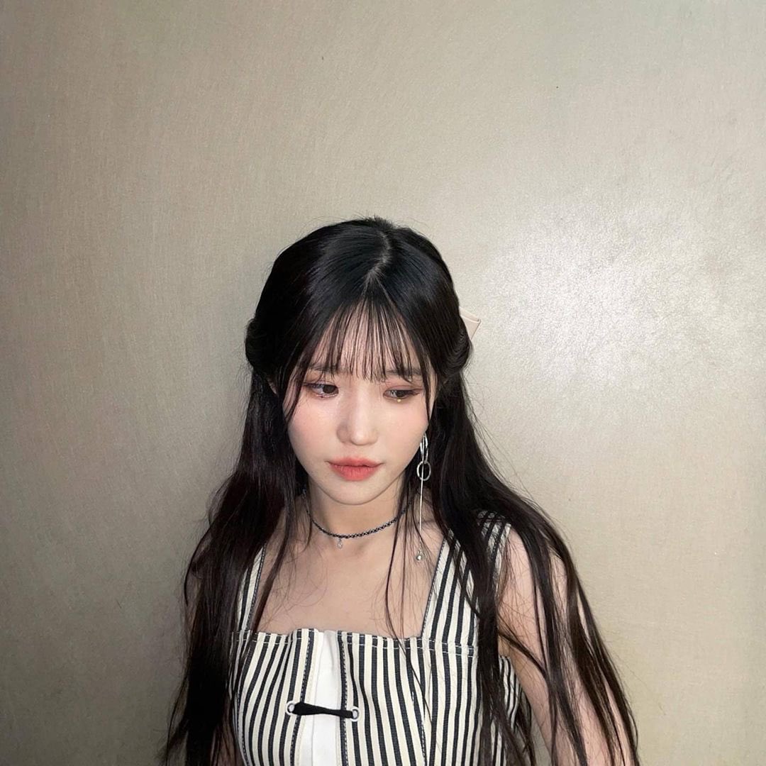 hayongfromis's tweet photo. hey, it's Princess Song Hayoung!! 🌷✨ https://t.co/KYRQR0jn4r