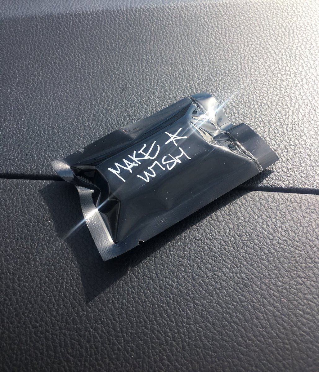 ได้น้อง tester มาแล้วนะคะ น่ารักมาก ๆ ลองไปแล้วกลิ่นนึงชอบมาก ๆ ไว้ลองวันละกลิ่นก่อนซื้อขวดใหญ่ 😊 ขอบคุณที่ทักมาเตือนว่ามีของนะคะไม่งั้นซื้อไม่ทันแน่ ๆ 🥰💜💜#ENLEE <a href="/ENLEEofficial/">ENLEE</a>