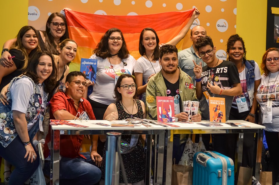 amanda_lomba's tweet photo. Oie! Eu me chamo Amanda Lomba, sou carioca, pisciana, formada em letras, lésbica, gateira e escritora de livros LGBTQIA+ com muito amor! Tenho contos publicados em diversas antologias que você pode conferir abaixo.
📸 Bienal do Rio 2019
#ArtistaComOrgulho 🏳️‍🌈 https://t.co/vLIFuzEtpC