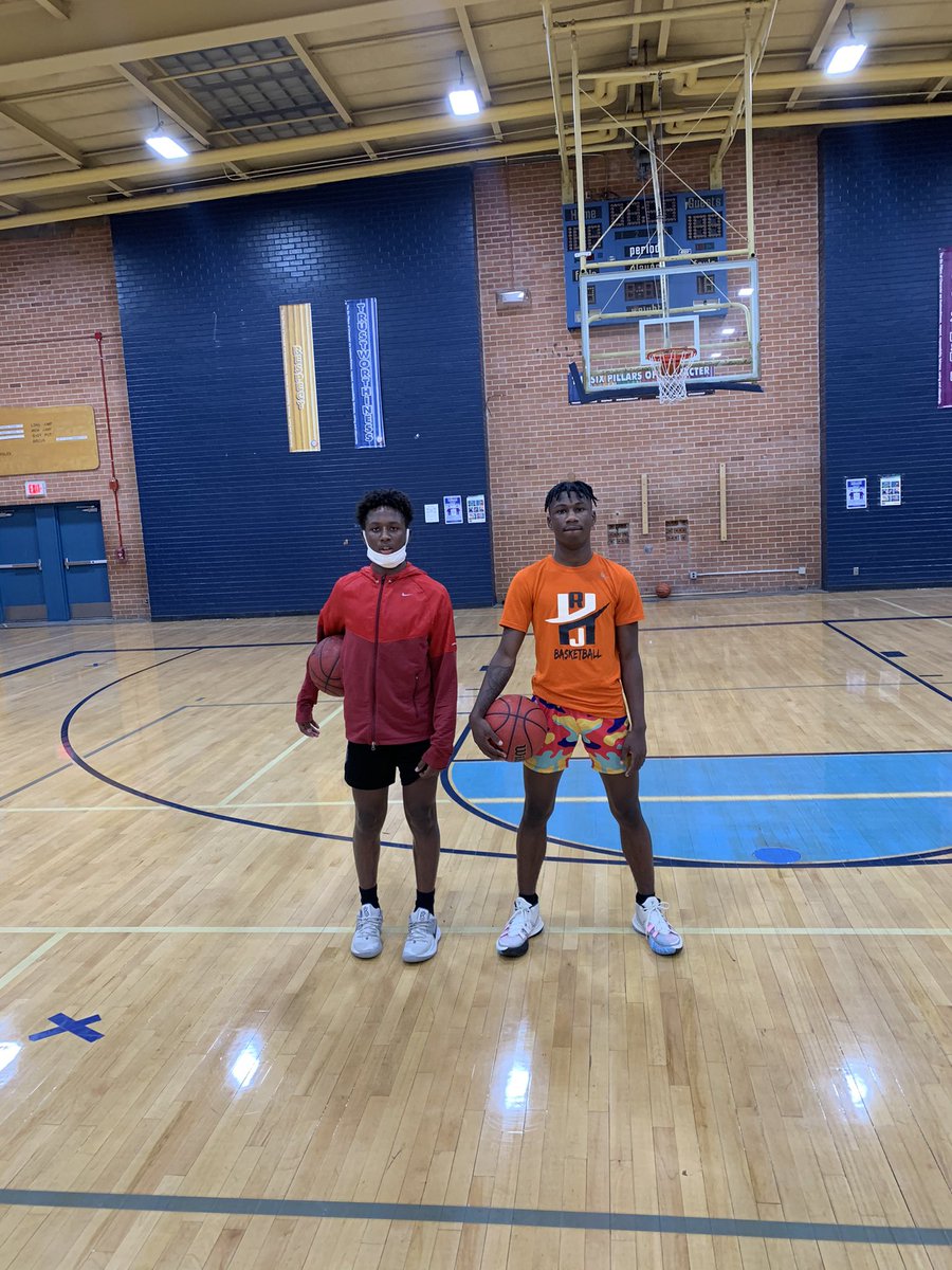 PuebloVarsity's tweet photo. Summer league has begun.. Tonight Warriors played 2 games, Carraway and Hill combine for 60 points. Carraway 34 points and Hill with 26 points in each game tonight! @ArmariCarraway @ZillaZay3 @PuebloBoysBB @GreggRosenberg1 @GC3ArizonaPreps @ArizonaPreps @areacodes https://t.co/9bBotrducS
