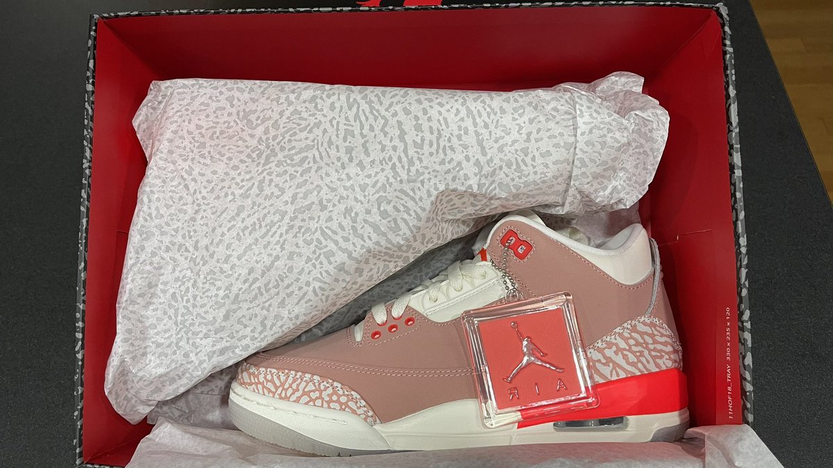 YoungMagenta83's tweet photo. #MagentaSneakerHead #RustPink #Jordan3 #Women8.5 https://t.co/FeJ1yZrv0z
