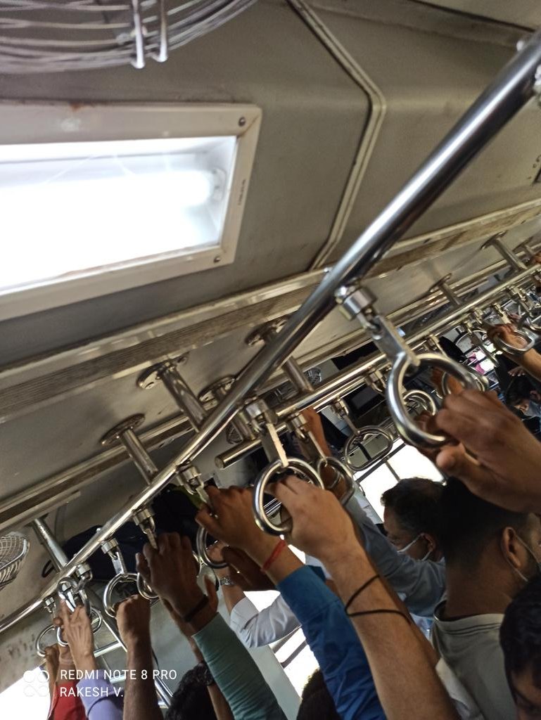 2208Rakesh's tweet photo. Fun of social distance in 9.21 Churchgate train,many of them don't have tickets,Are they belongs to essential services in reality.  @uddhavthackeray @SrBachchan @aajtak https://t.co/7dXnbnaspg