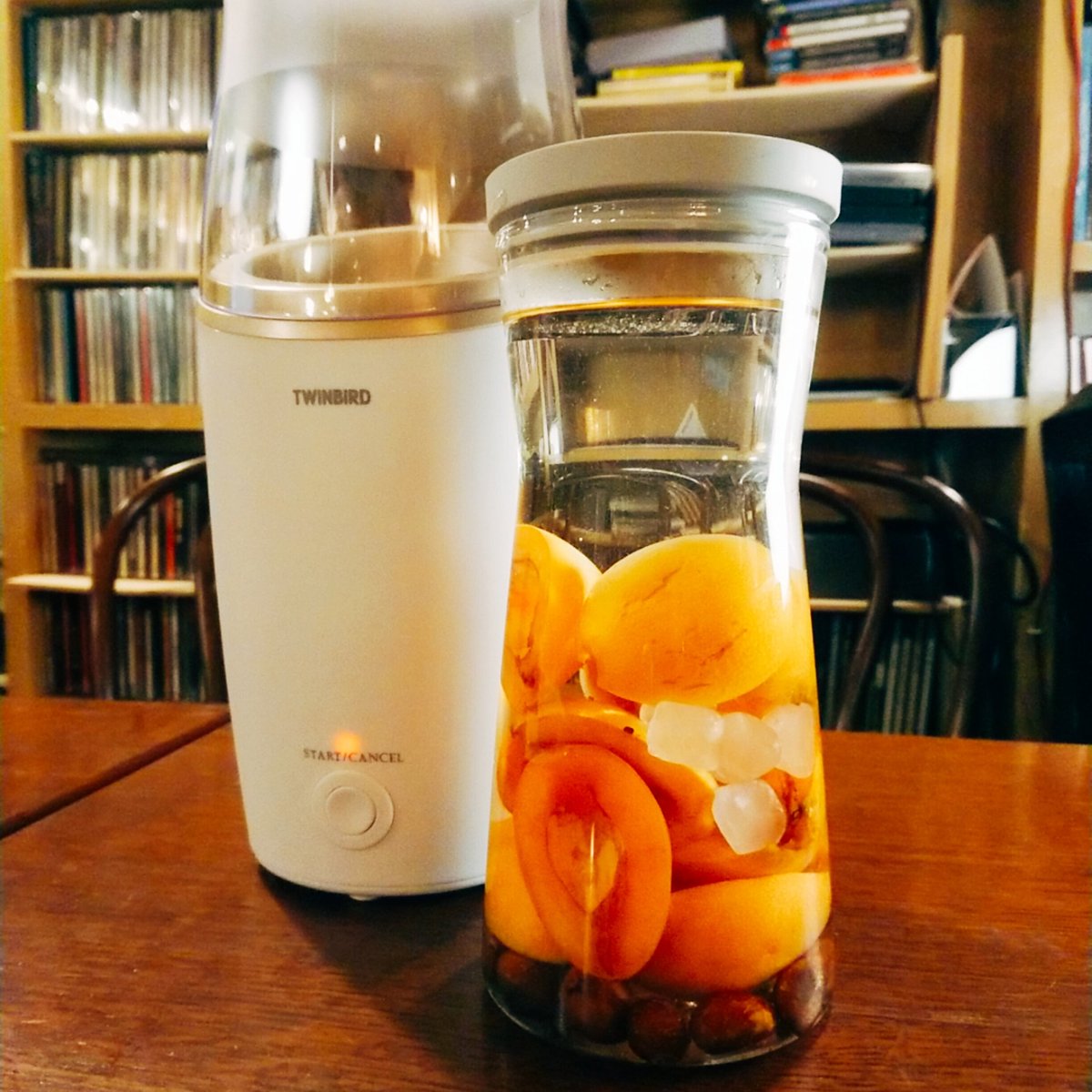 Bar Zazie 伊藤哲 今日は 再度ビワを使い フルーツビネガーメーカーでビワ酒を仕込みます たぶんシーズンラストなんで 緊急事態宣言終わり お店再開の時にお飲みいただけるように作ります 中野 バーザジ ビワ酒 フルーツビネガーメーカー