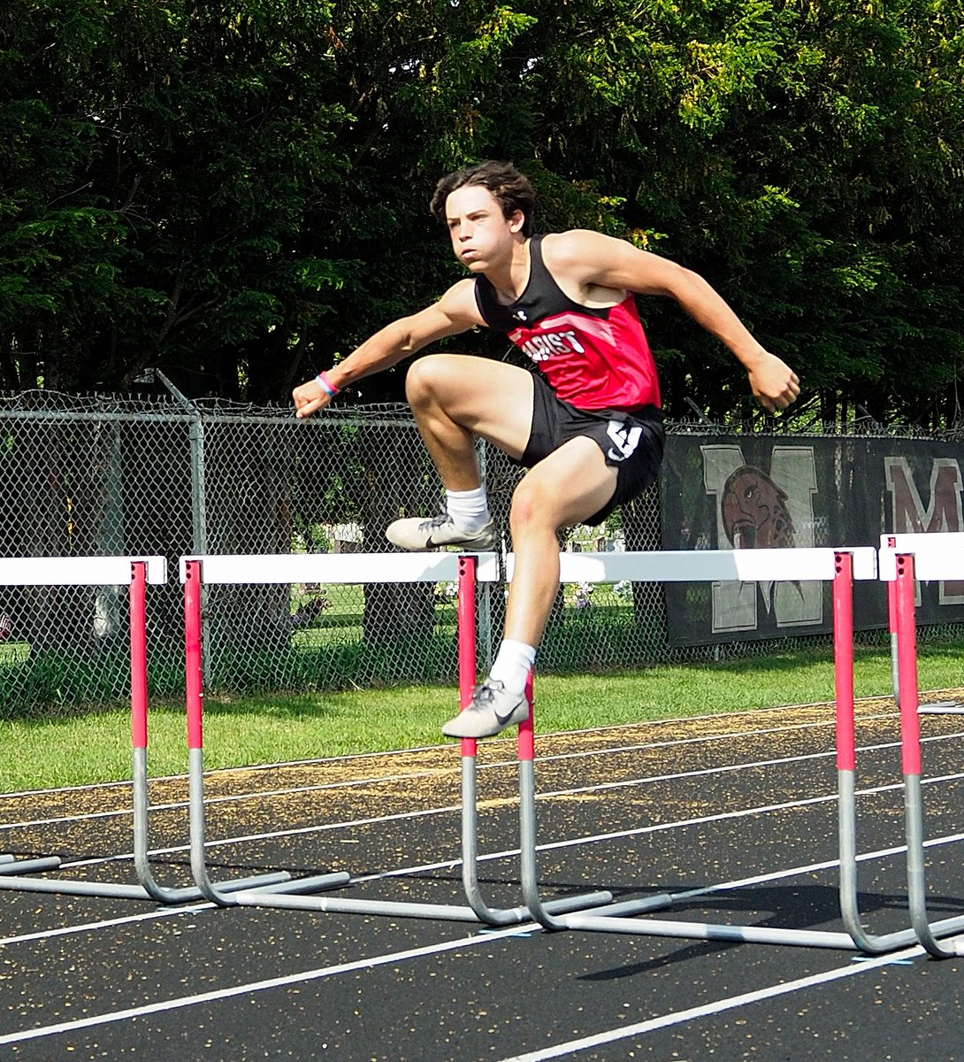 Marist_BTrack's tweet photo. Marist Freshman RENICK MILLER WON his first ESCC Individual title of the day with a VICTORY in the Sophomore 110m High Hurdles!!! Renick Miller was awarded a GOLD MEDAL for winning the Sophomore 110m High Hurdles at the ESCC Track and Field Championships!!! https://t.co/HLORvdAAGy