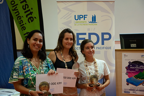 Et les gagnantes des #DoctorialesPF sont : 
🌺Mathilde Maslin pour la meilleure présentation
🌺 Jade Tetohu pour la meilleure perspective de valorisation économique
🌺Maeva Goulais pour le meilleur poster 

Bravo à elles et aux autres doctorants !

#WomenInScience