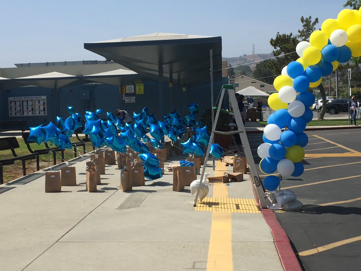 debnason's tweet photo. Celebrating with 6th grade families in Killian’s drive through promotion. Enjoy Alvarado! ⁦@killianschool⁩ ⁦@RowlandSchools⁩ https://t.co/MRhwWYSYFt