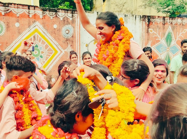 seemajangid1998's tweet photo. एक अच्छी लिडरशिप परिणामों से परिभाषित होता है, विशेषताओं से नहीं।

#FridayThoughts https://t.co/FBbiUS4s6r
