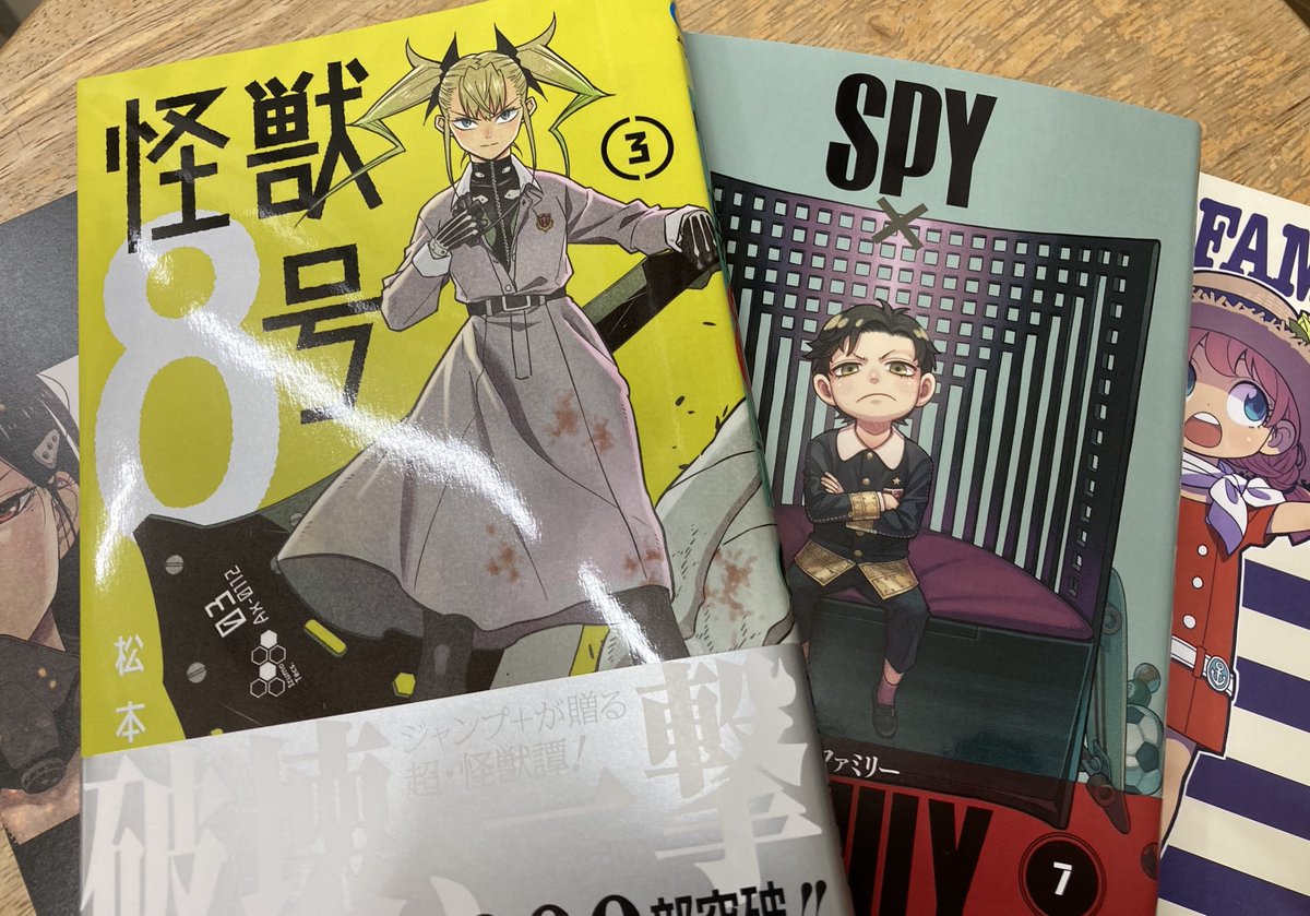 アニメイト名古屋 A Twitter 終わりのセラフ 24巻 血界戦線 Back 2 Back 9巻 それぞれアニメイト特典でイラストカード付ナゴ