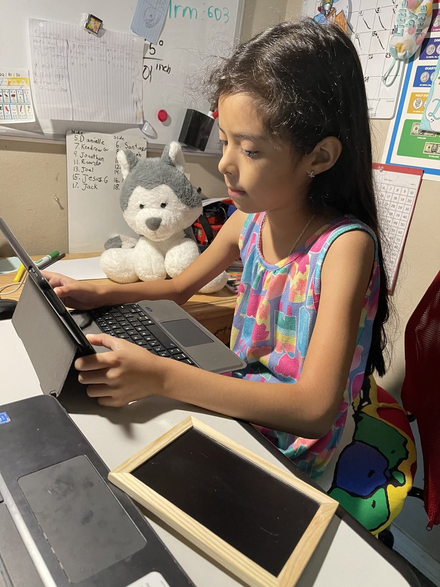 littlelayita's tweet photo. DSUSD End Of The Year Spirit Week! Yesterday was Pajama Day 😃and forgot to post it 😬Today in the morning it was Aloha We are ready for vacation 🏖☄️🏝 @DCAComets @DesertSandsUSD @GsaldivarGs #MsChase @msavalos1 #ProudComets☄️💫 vámonos a Hawaii🏝👙 https://t.co/eYZO5NZM5a