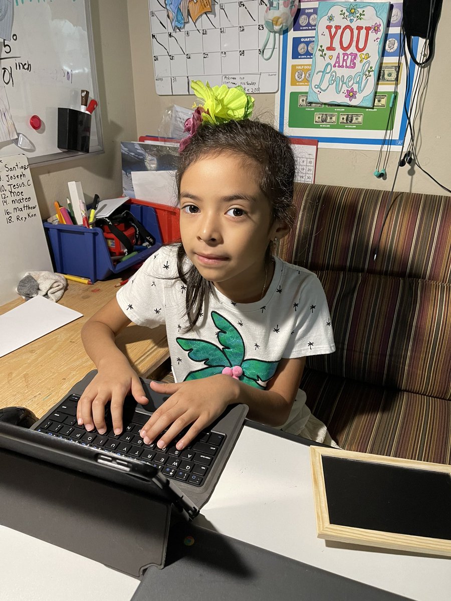 littlelayita's tweet photo. DSUSD End Of The Year Spirit Week! Yesterday was Pajama Day 😃and forgot to post it 😬Today in the morning it was Aloha We are ready for vacation 🏖☄️🏝 @DCAComets @DesertSandsUSD @GsaldivarGs #MsChase @msavalos1 #ProudComets☄️💫 vámonos a Hawaii🏝👙 https://t.co/eYZO5NZM5a