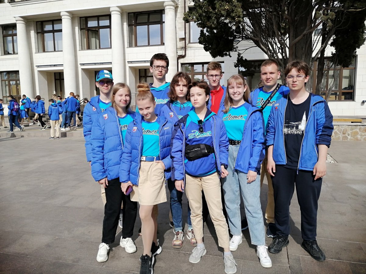 airsmalsamara's tweet photo. Наши лицеисты участвовали в финальном этапе Всероссийского конкурса юных инженеров-исследователей "Спутник", который проходил в рамках V профильной смене "Салют, Победа!" на базе МДЦ "Артек". Ребята вернулись с новыми идеями и желанием реализовывать их! https://t.co/67Jf2B50nY