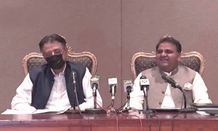 ExposeAntiIndia's tweet photo. Special immigration desks for #Chinese travellers to be erected at all major #Pakistani airports
Work visa for #CPEC to be issued in 48hrs after applications are recd. Minister #SheikhRashid announced after meeting with Chinese ambassador Nong Rong in #Islamabad,
#SlavePakistan https://t.co/awU8mjc1pf