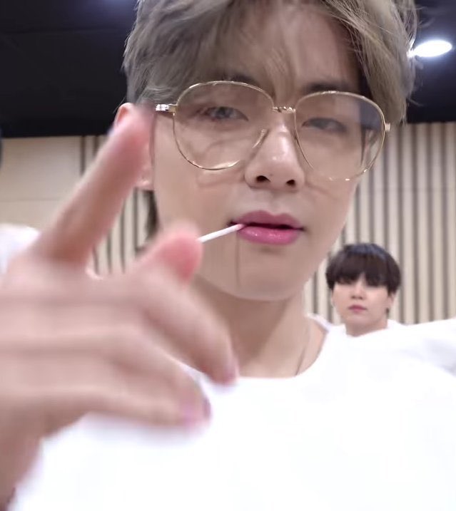 Taehyung. tweet media