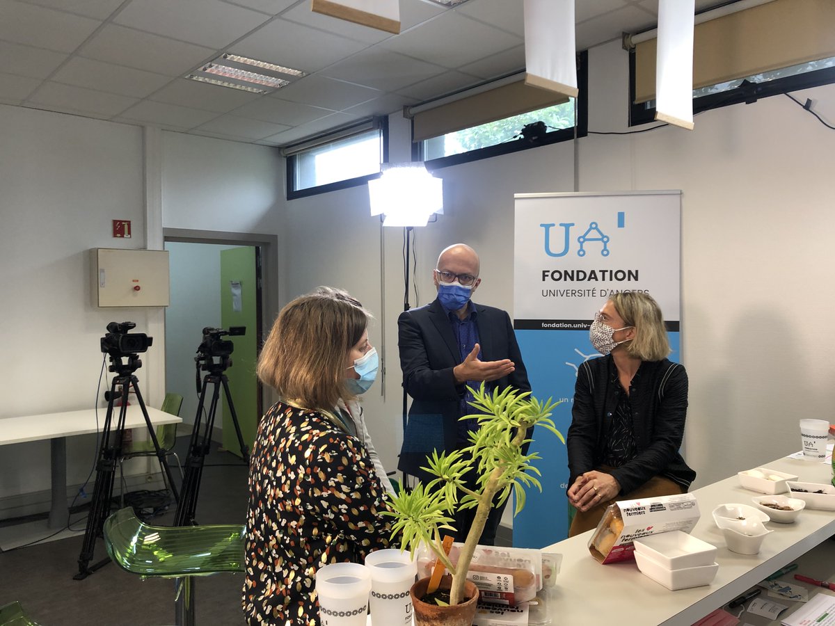 UnivAngers's tweet photo. [Déjeuner innovant de la @FondationUA] 
On s'active en plateau ! 🎥
Plus que quelques minutes avant le lancement de la chaire #AAPRO ! Rejoignez-nous vite sur Youtube 👉 https://t.co/83LKW0trh7 @IAEAngers https://t.co/BYQit7esNU