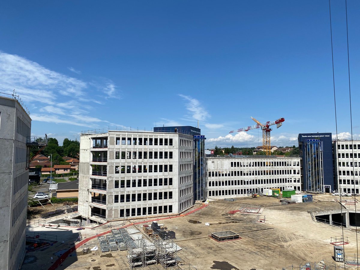 #terralumia : nouveau nom de notre siège à Champagne-au-Mont-d’Or dont les travaux se termineront au premier semestre 2023. Merci à nos partenaires CA Immobilier, <a href="/BouyguesBat_SE/">Bouygues Bâtiment SE</a>, <a href="/Archigroup/">Archigroup</a>, <a href="/atelier_roche/">Atelier Roche</a>, pour leur engagement à nos côtés et à @Dissidentia pour sa créativité.