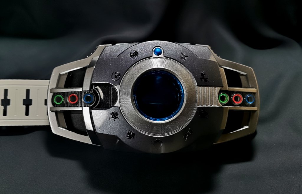 俺は既に究極を超えている。｣ ダークディケイドライバー 塗装