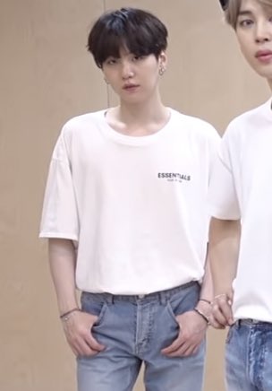 syubhoya's tweet photo. yall see that clavicle https://t.co/rXUk00HAex