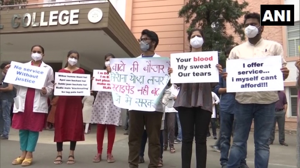 ANI's tweet photo. MP | Over 3,000 resident doctors have resigned in the state. We're demanding what we were promised by govt. Senior resident doctors have also stopped working from today. We want written assurance from govt: Dr Saurabh Tiwari, Gandhi Medical College &amp; Hamidia Hospital, Bhopal https://t.co/0Ep9Ycp8Ga