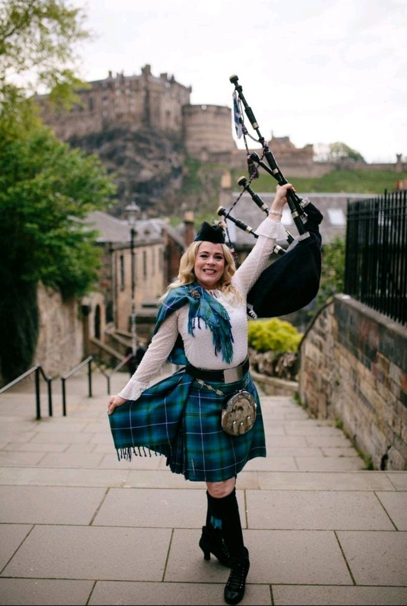 Good morning from Edinburgh world! 

Here is a wee pic taken by fabulous photographer Andrea Thomson at our photoshoot last week wearing my gorgeous World FairTrade Tartan designed by Tania Pramschufer! I 💙 it! x🏴󠁧󠁢󠁳󠁣󠁴󠁿