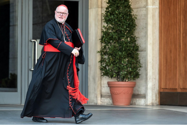 Cindy_Wooden's tweet photo. Munich Cardinal Marx, 67, submits his resignation to the pope. "I want to make it clear: I am ready to take personal responsibility, not only for my own mistakes, but for the institution of the church, which I have helped shape and mold for decades." #Abuse https://t.co/uXDVjaiFdx