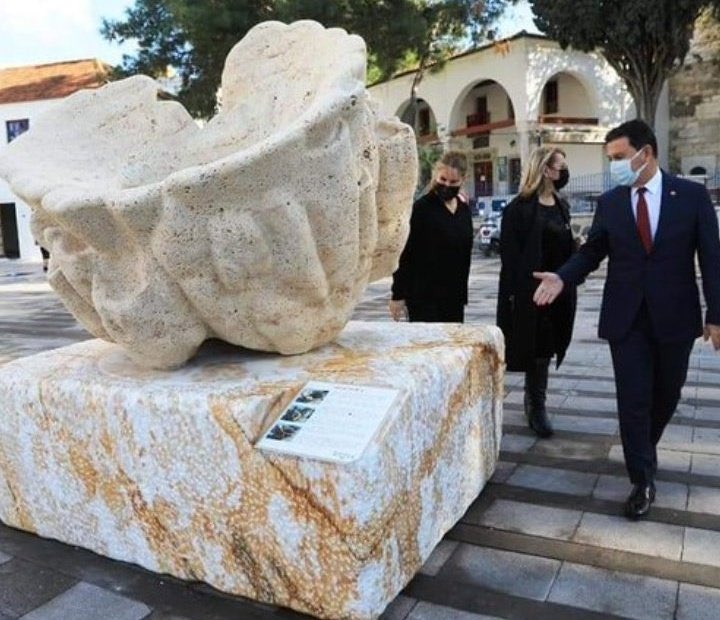 Otobüs, traktör, ekskavatör, araba, SİHA yapanın ülkeyi batırdığını söyleyip,

Heykel yapanların kurtaracağını iddia ediyorlar!

Kafalar güzel, çok güzel!