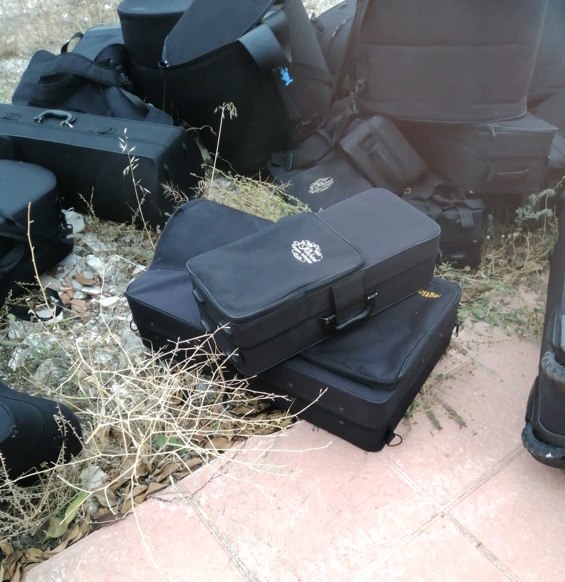 Gracias a la colaboración ciudadana, la <a href="/Policia_Almeria/">POLICÍALOCAL ALMERÍA</a> recupera en un solar del barrio de Los Almendros los instrumentos robados a la <a href="/BCTCarmenAlm/">BCT Carmen de Almería</a> 🎺 <a href="/Mmargarcialorca/">María del Mar García-Lorca Fernández</a> #MásCapitalMásAlmería🏴󠁧󠁢󠁥󠁮󠁧󠁿